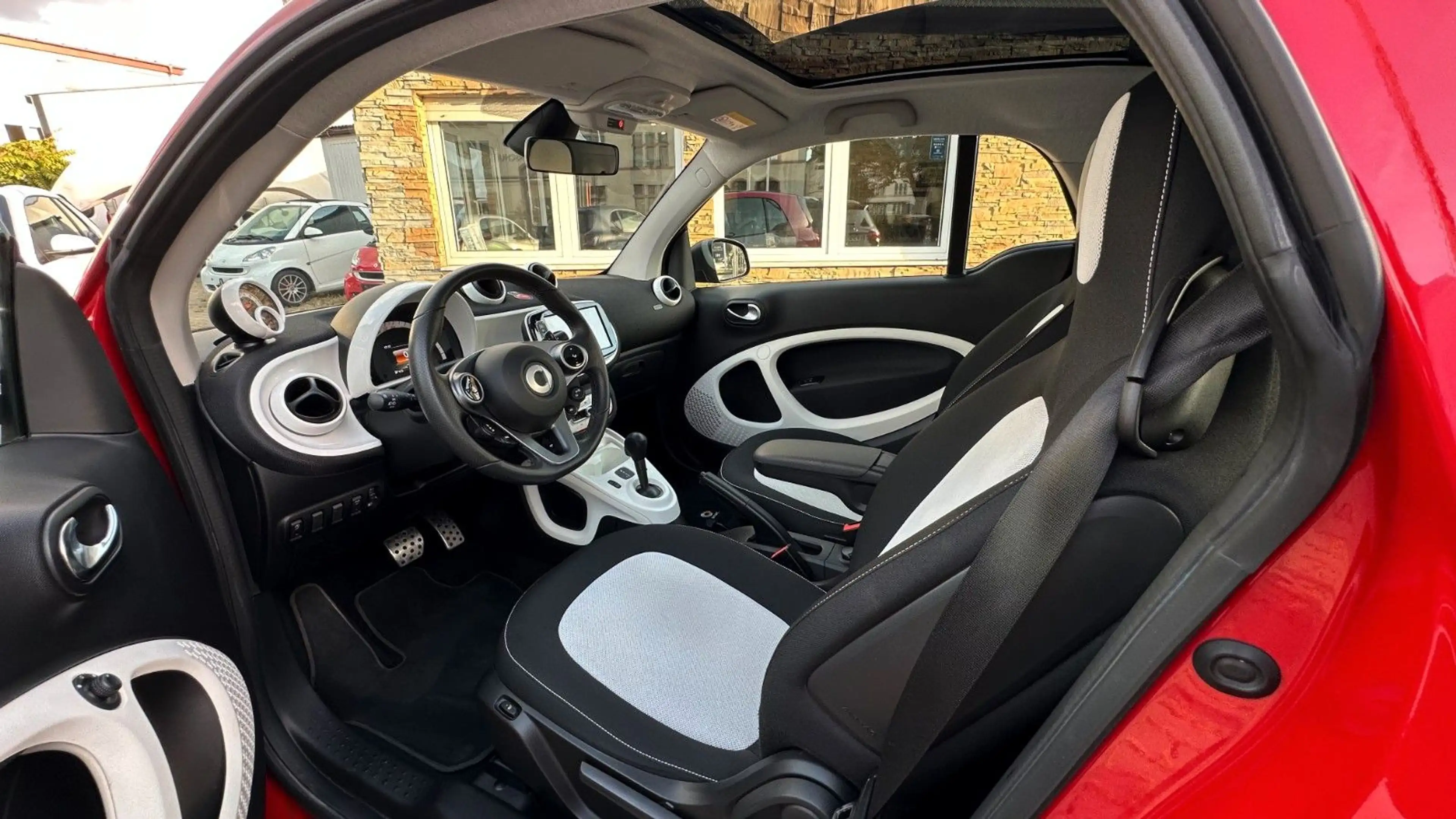 smart forTwo Coupe TURBO DCT SPORTPAKET! TITANIA MATT! PANO! — photo 7