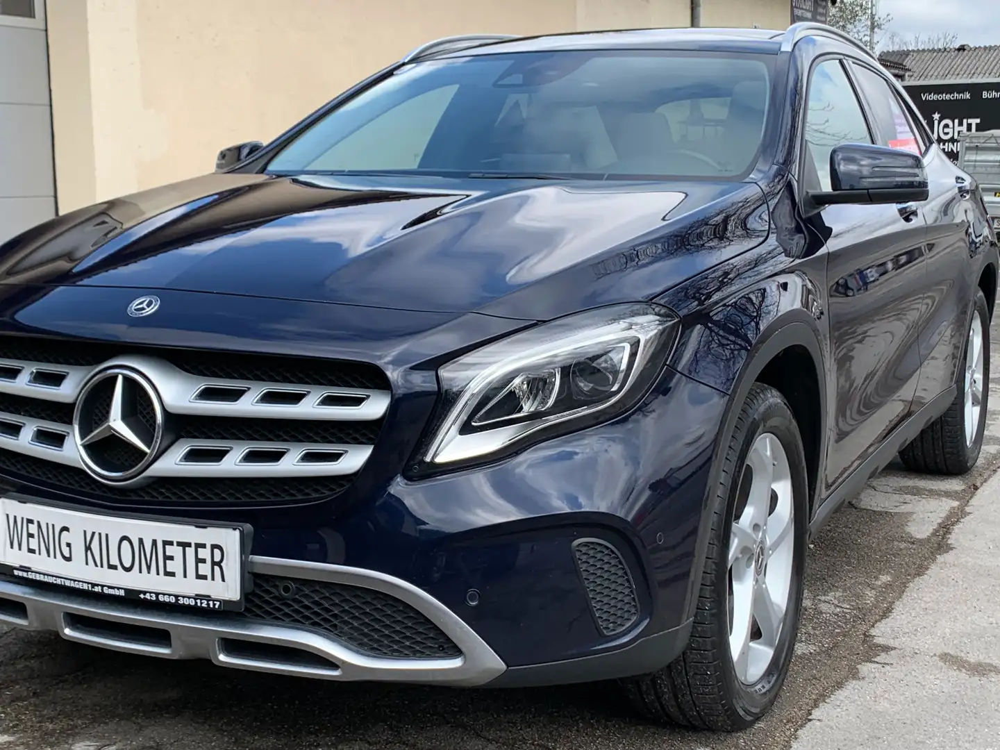 Mercedes-Benz GLA 180 GLA 180, MEGA Design + Konfiguration PANO, RFK uvm Blau - 1