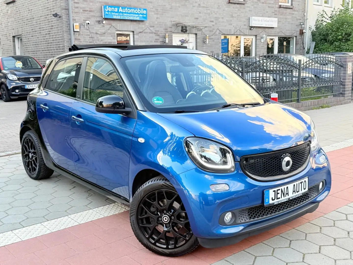 smart forFour 66kW Faltdach Leder 1 Vorbesitzer Navi Schwarz - 1