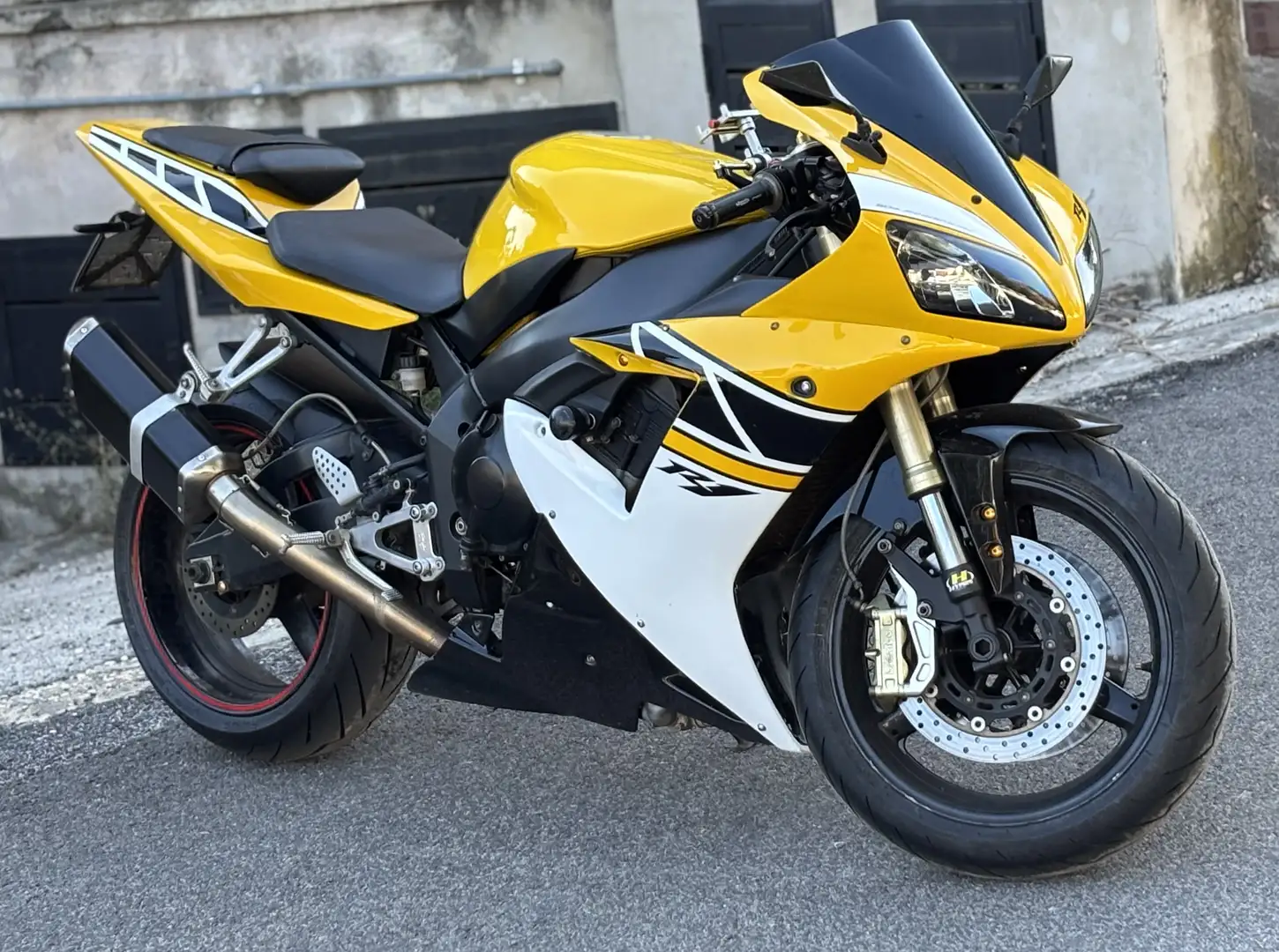 Yamaha YZF-R1 - 1