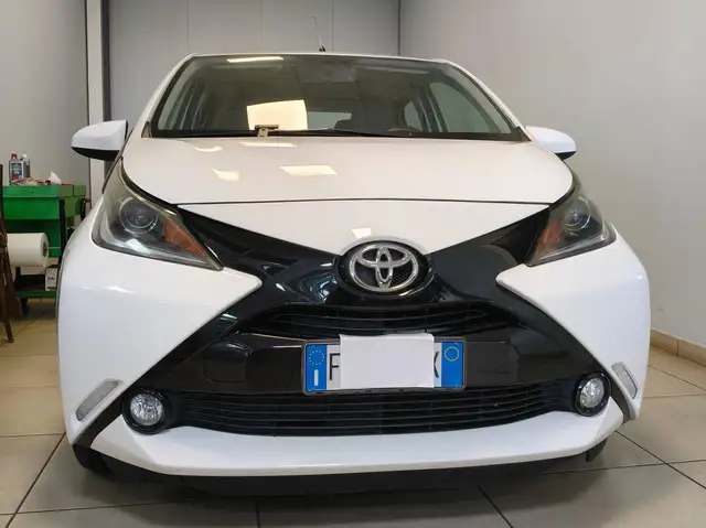 Toyota Aygo 5p 1.0 x-play m-mt