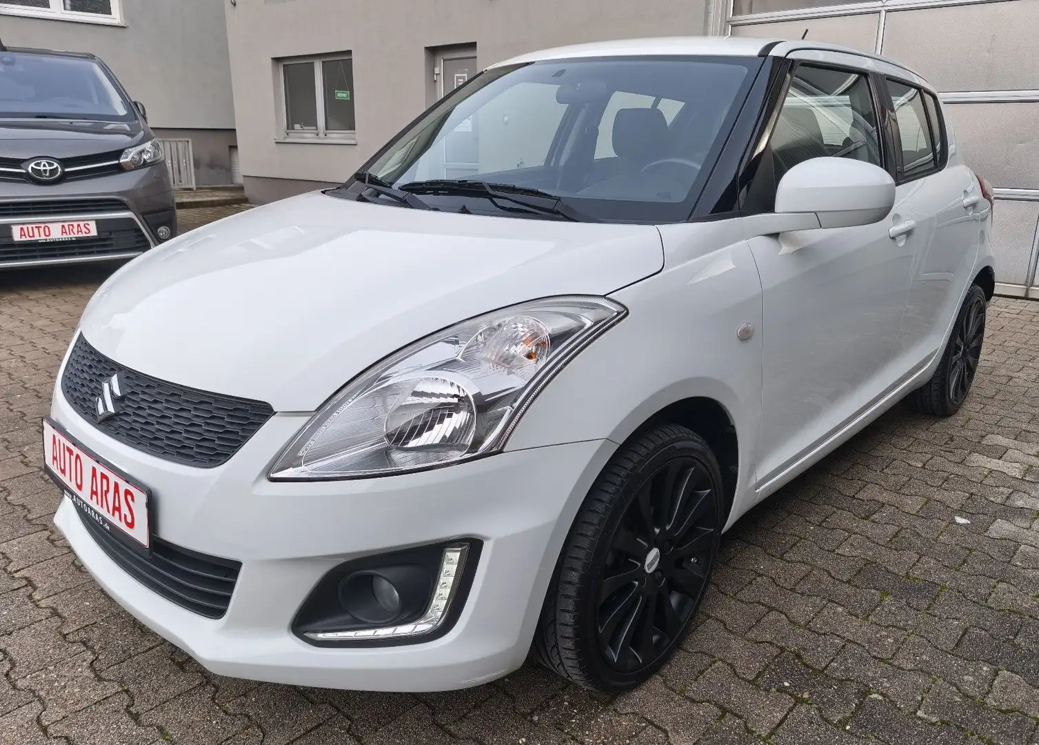 Suzuki Swift 1.2 Club aus 1.Hand/WenigKm Weiß - 2