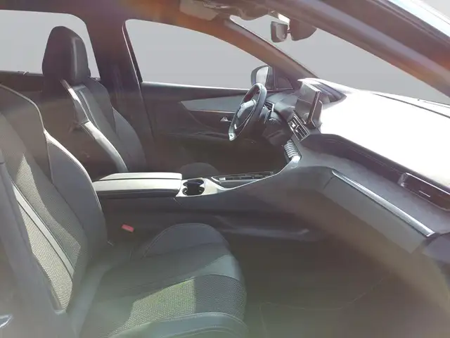 Peugeot 5008 view 11