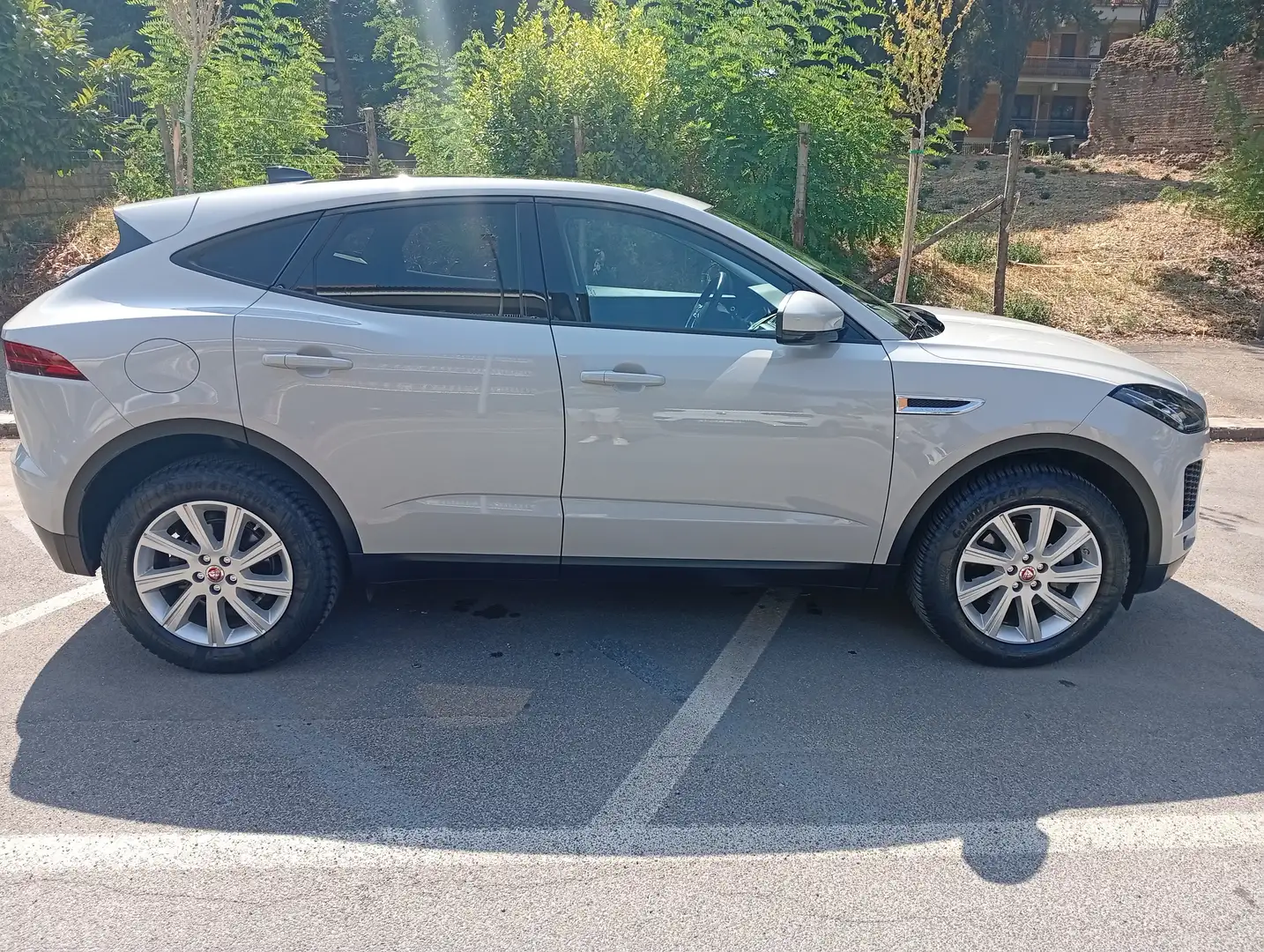 Jaguar E-Pace E-Pace 2017 2.0d i4 fwd 150cv my19 Zilver - 1