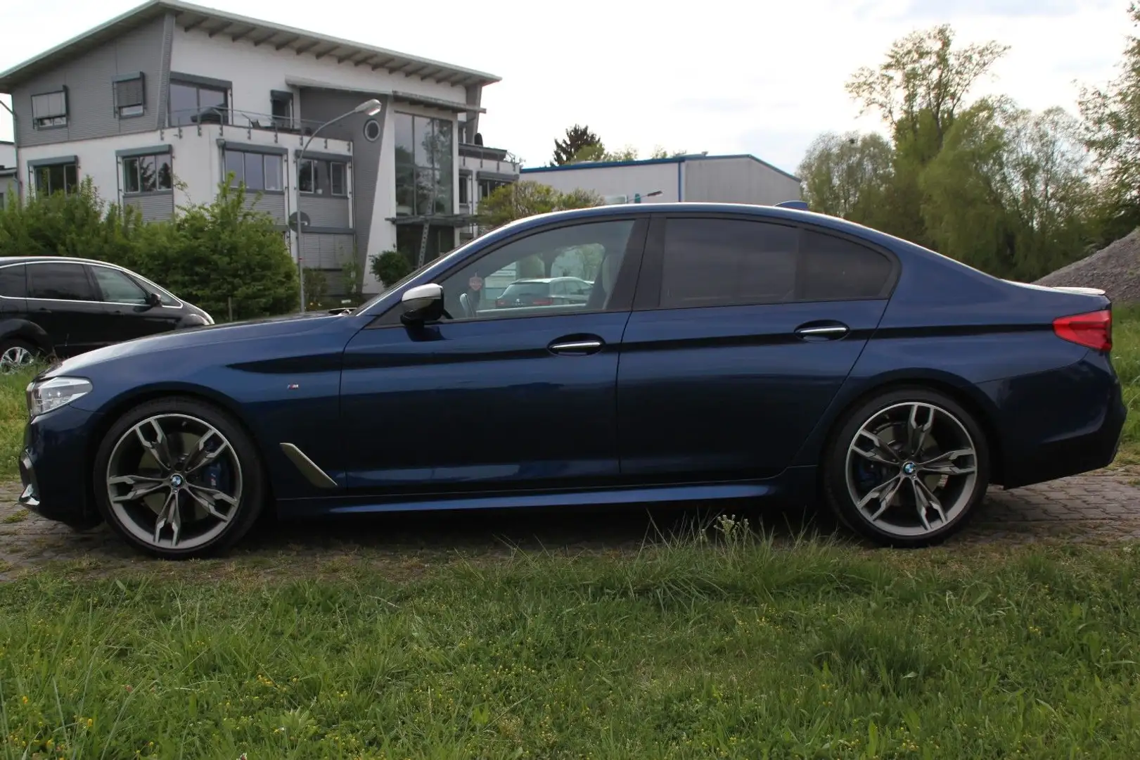BMW 550 d xDrive ACC*MASSAGE*HUD*SOFTCL*STHZ*H/K*AHK Blau - 2