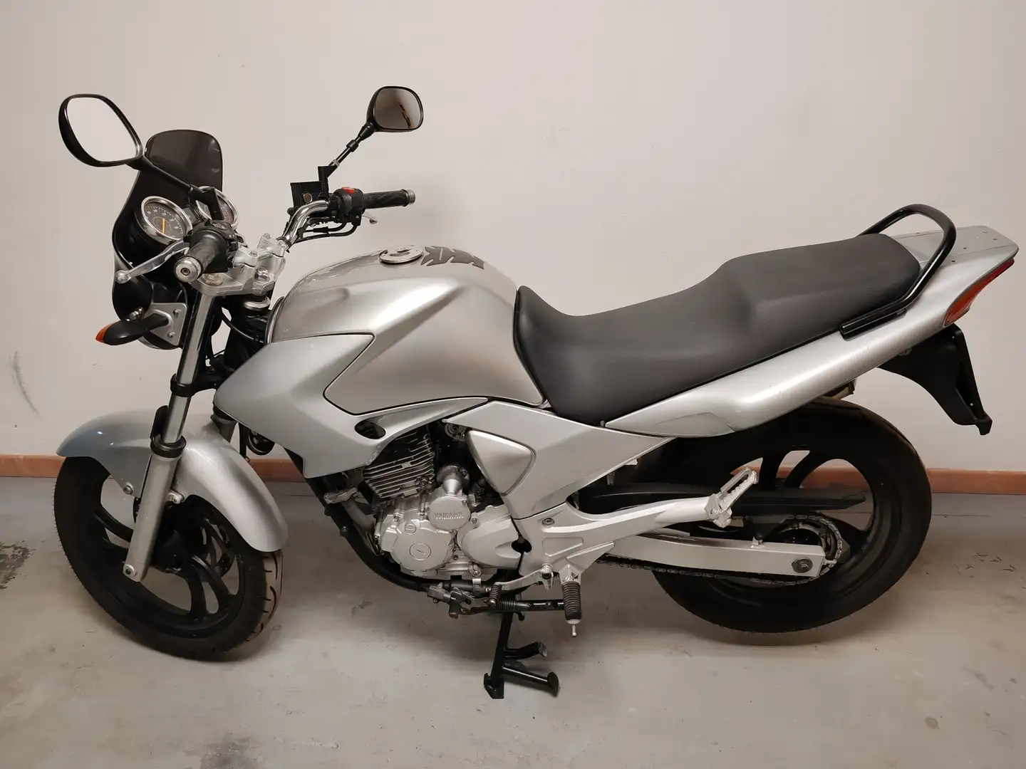 Yamaha YBR 250 Argintiu - 1
