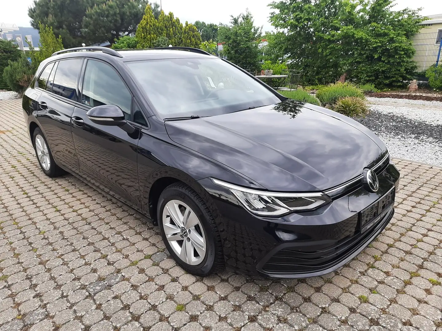 Volkswagen Golf Variant Life,1.Hd, TÜV neu, Navi, SHZ, DAB, PDC, Isofix Zwart - 2