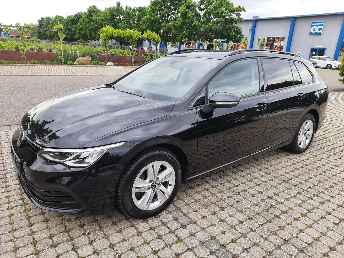 Volkswagen Golf Variant Life,1.Hd, TÜV neu, Navi, SHZ, DAB, PDC, Isofix Zwart - 1