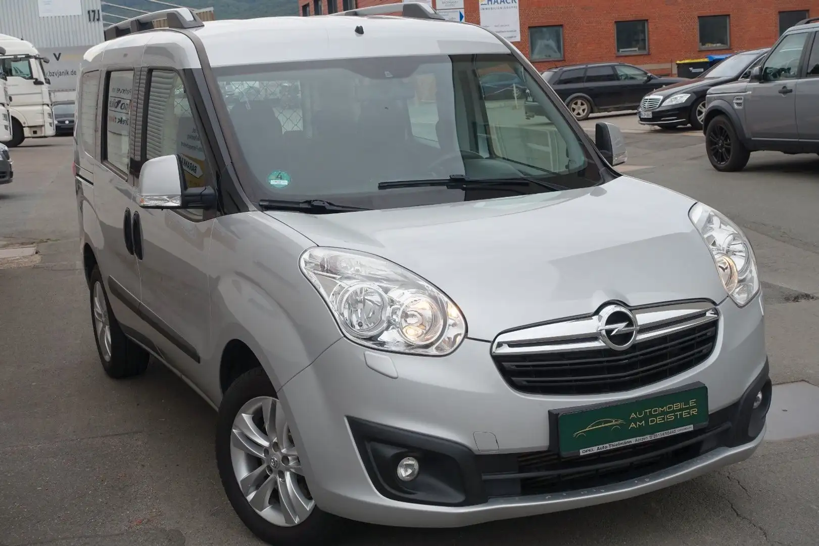 Opel Combo D Edition L1H1*KLIMA*AHK*BENZIN+CNG Argintiu - 1