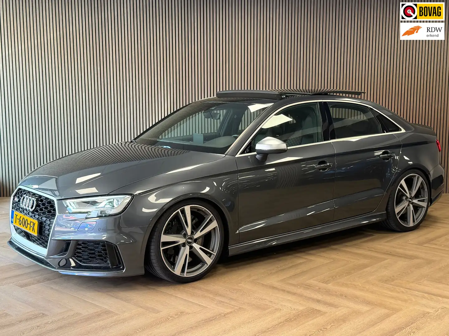 Audi RS3 A3 Limousine 2.5 TFSI quattro AUT. PANORAMADAK VIR Grijs - 1