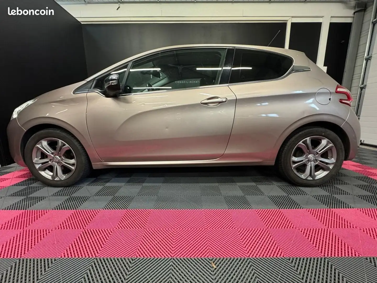 Peugeot 208 1.2 VTi 82ch BVM5 Allure Beige - 2