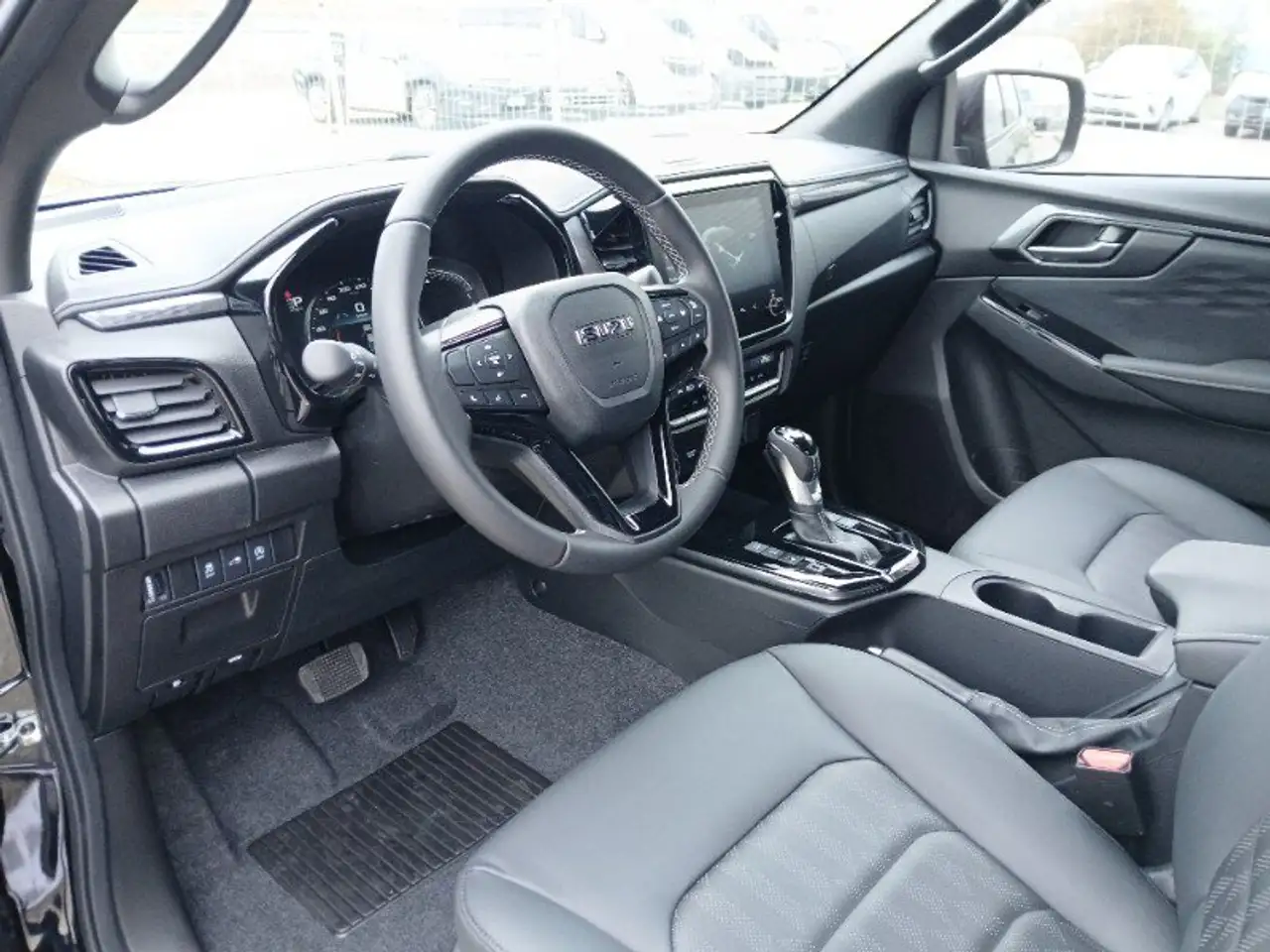 Isuzu Model not specified 2026 — фото 12