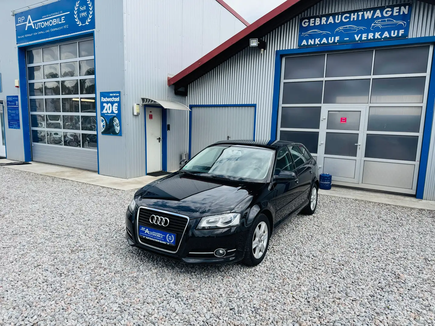 Audi A3 1.2 TFSI Attraction PDC KLIMAAUT 5-TÜRIG Schwarz - 1