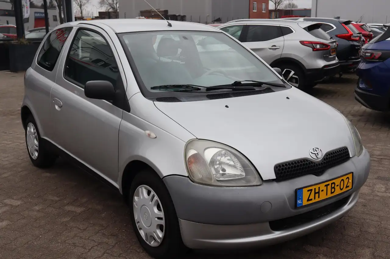 Toyota Yaris 1.0-16V VVT-i Terra Radio cd speler, APK tot 31-10, foto 9