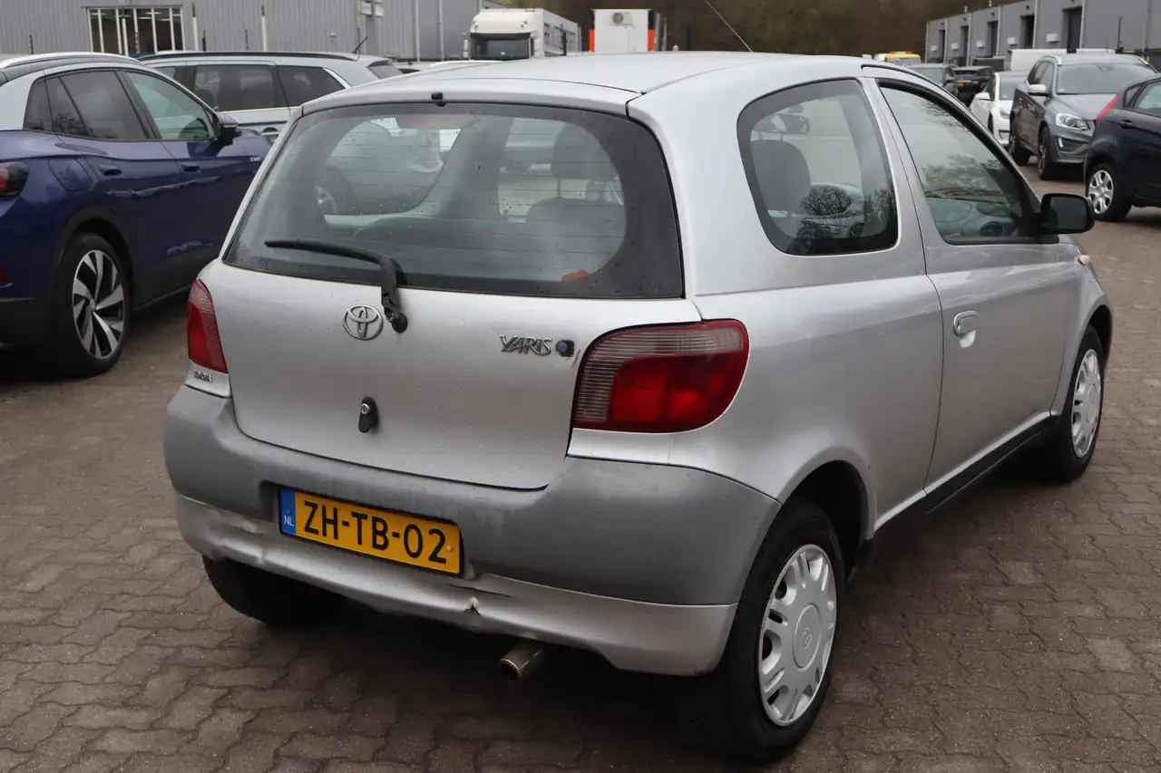 Toyota Yaris 1.0-16V VVT-i Terra Radio cd speler, APK tot 31-10, foto 4