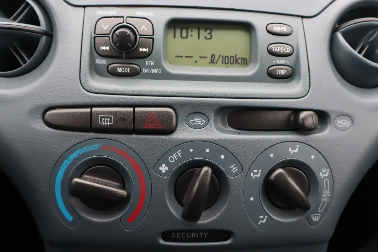 Toyota Yaris 1.0-16V VVT-i Terra Radio cd speler, APK tot 31-10, foto 6