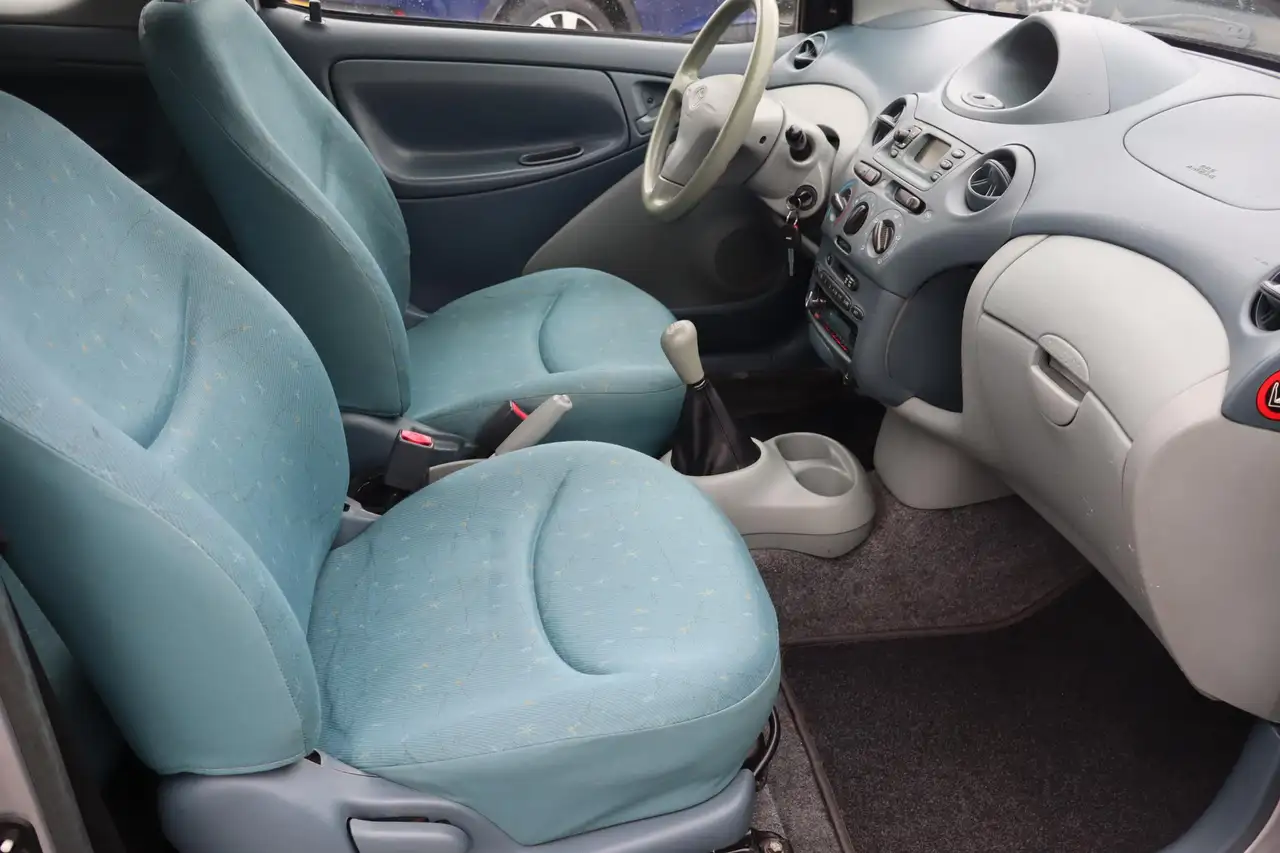 Toyota Yaris 1.0-16V VVT-i Terra Radio cd speler, APK tot 31-10, foto 10