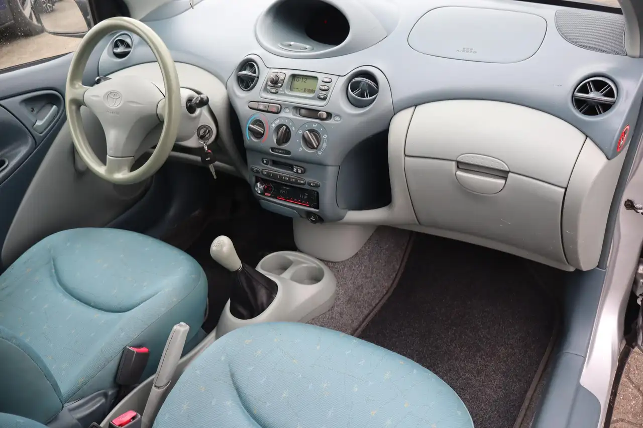 Toyota Yaris 1.0-16V VVT-i Terra Radio cd speler, APK tot 31-10, foto 5