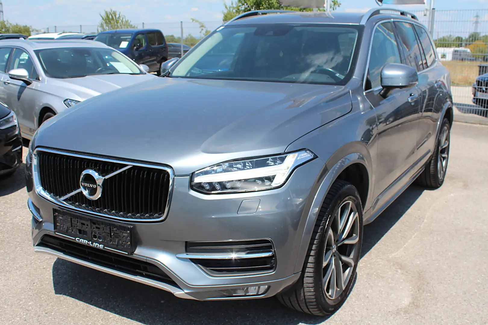 Volvo XC90 D5 AWD Momentum 7 Sitzer LED AHK 360° Grau - 2