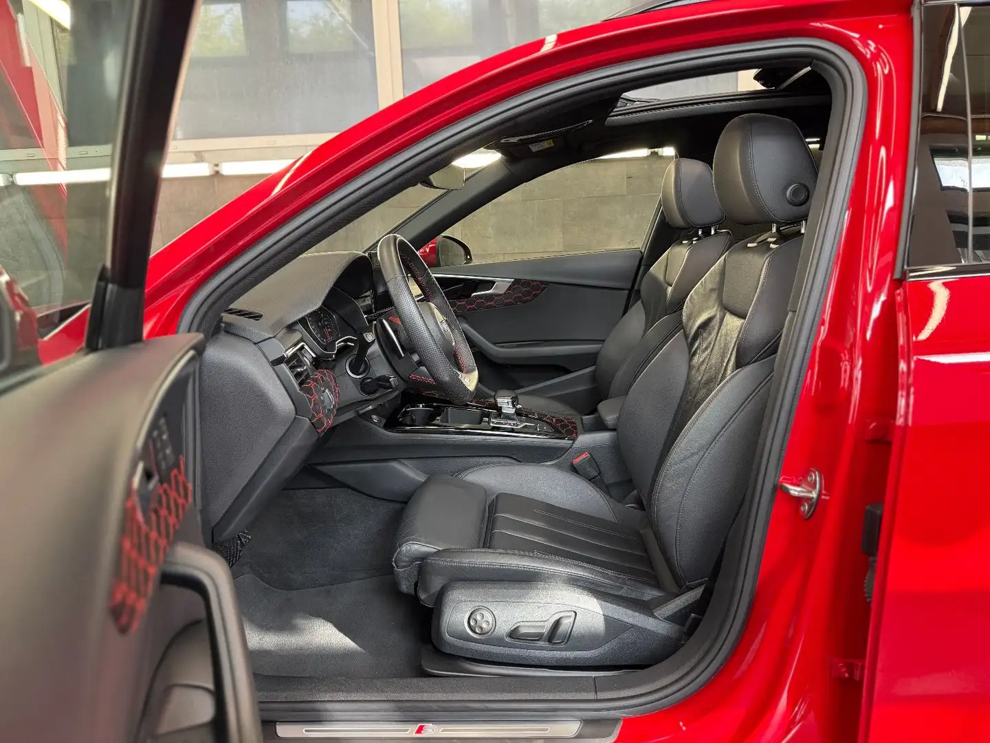 Audi A4 45 TDI quattro S line 250 PS SOUNDG. PANO LED Rot - 2