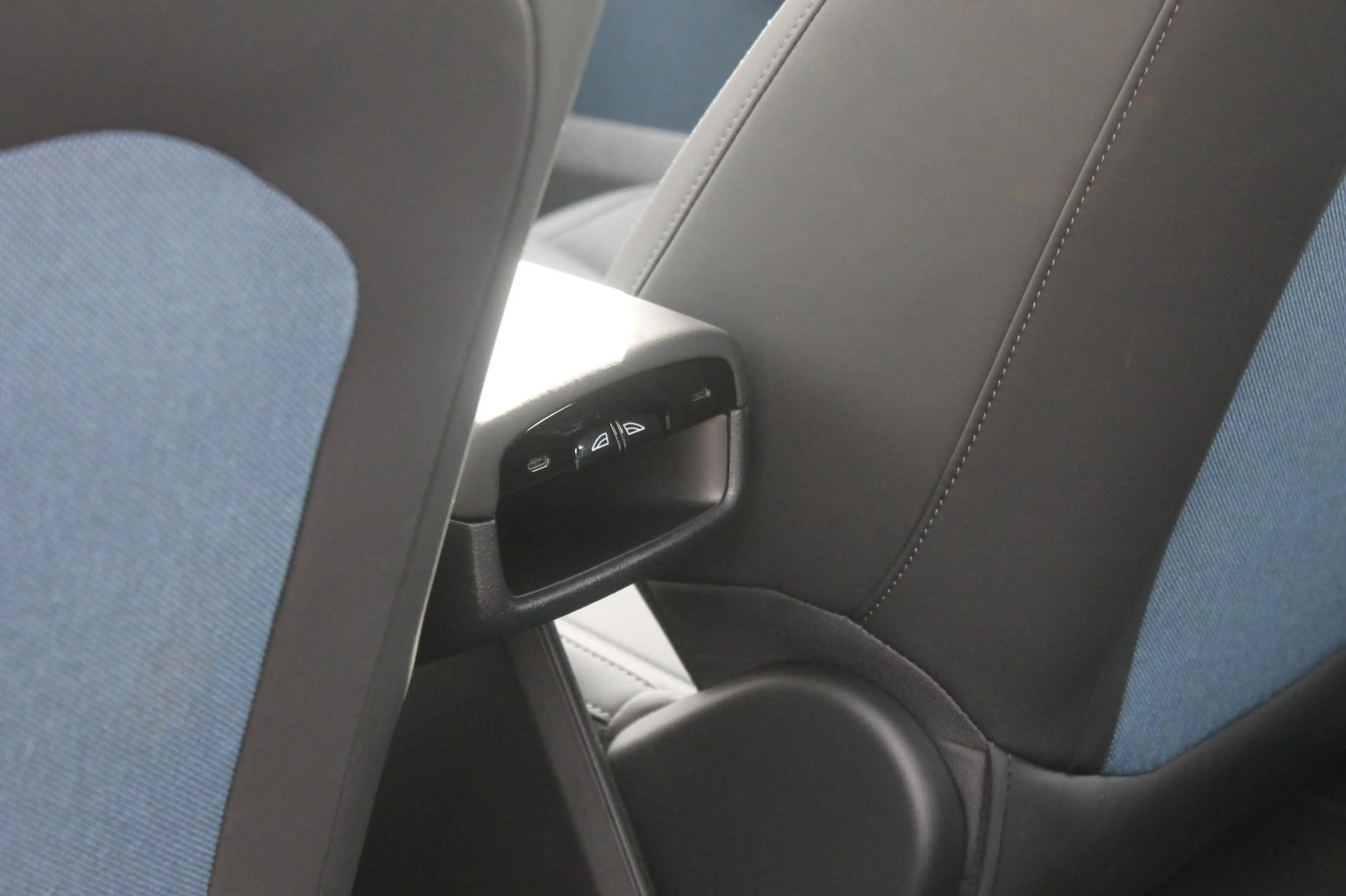 Volvo EX30 Single Motor Extended Range Ultra 69 kWh Semi elek — photo 14
