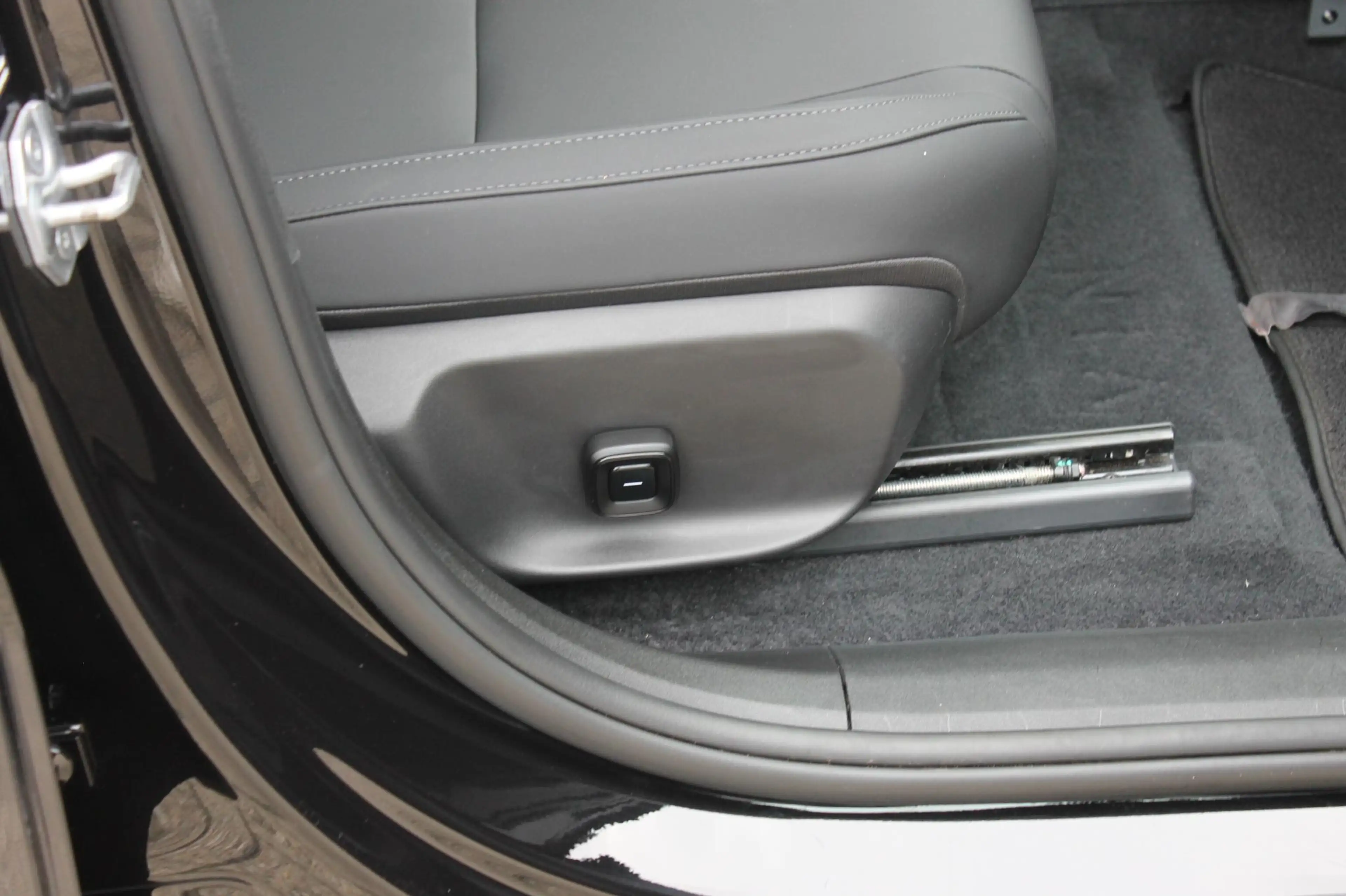 Volvo EX30 Single Motor Extended Range Ultra 69 kWh Semi elek — photo 40