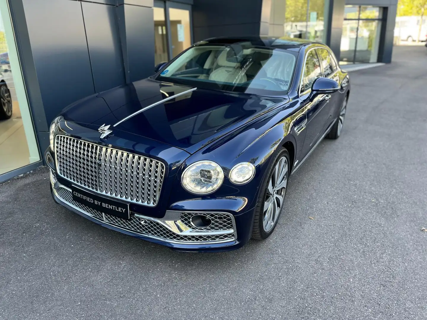 Bentley Flying Spur Hybrid - 1