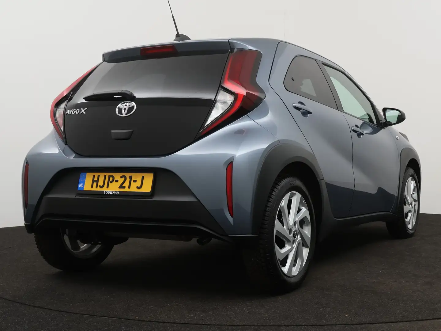 Toyota Aygo X 1.0 VVT-i MT First Limited Grijs - 2