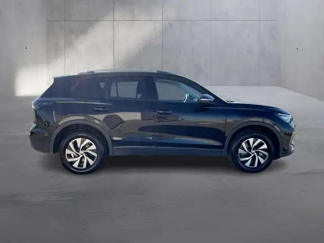 Volkswagen Tiguan view 5