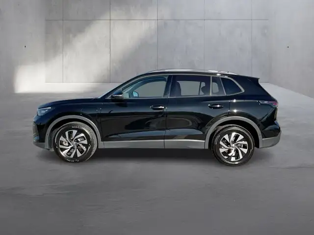 Volkswagen Tiguan view 2