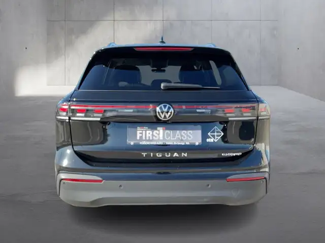 Volkswagen Tiguan view 4