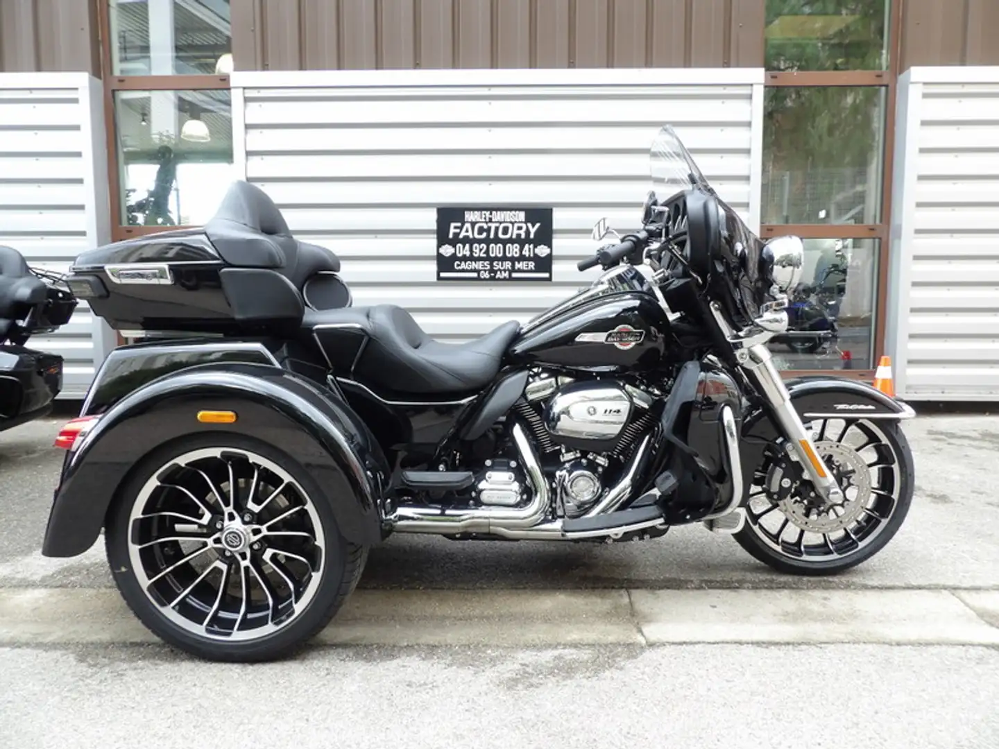 Harley-Davidson Tri Glide Noir - 1