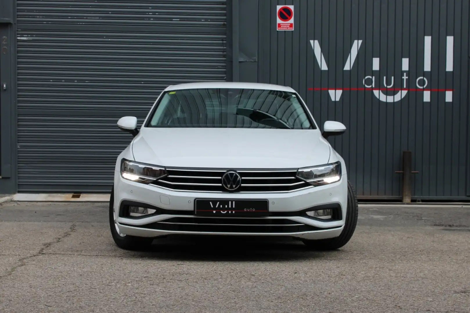 Volkswagen Passat 1.5 TSI Business 110kW Wit - 2