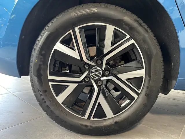 Volkswagen Touran view 3