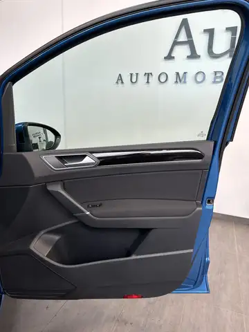 Volkswagen Touran view 8
