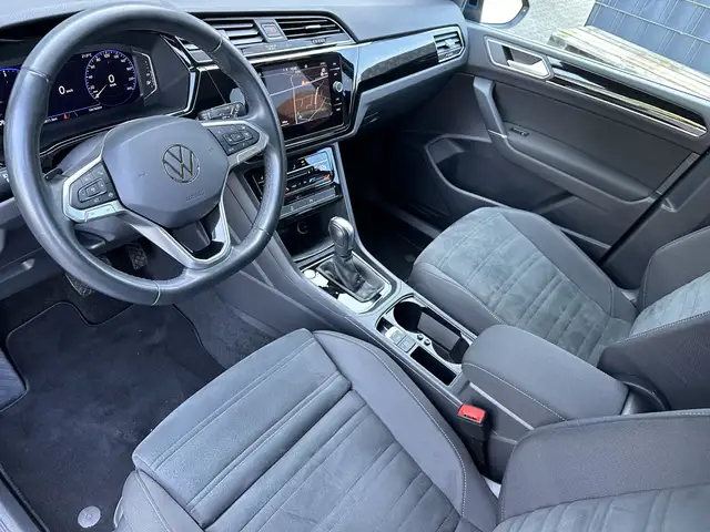 Volkswagen Touran view 9