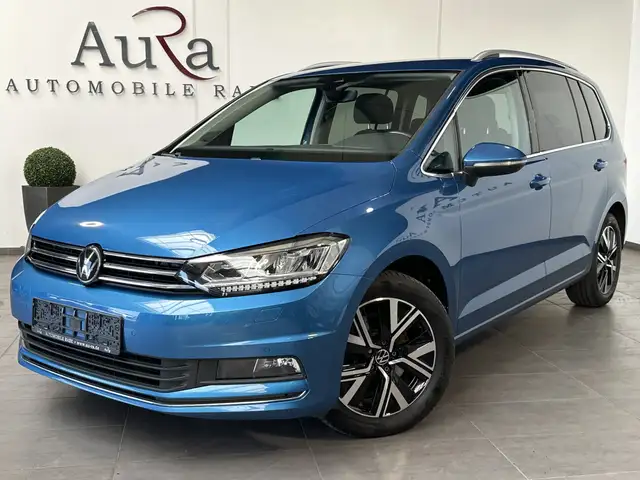 Volkswagen Touran view 2