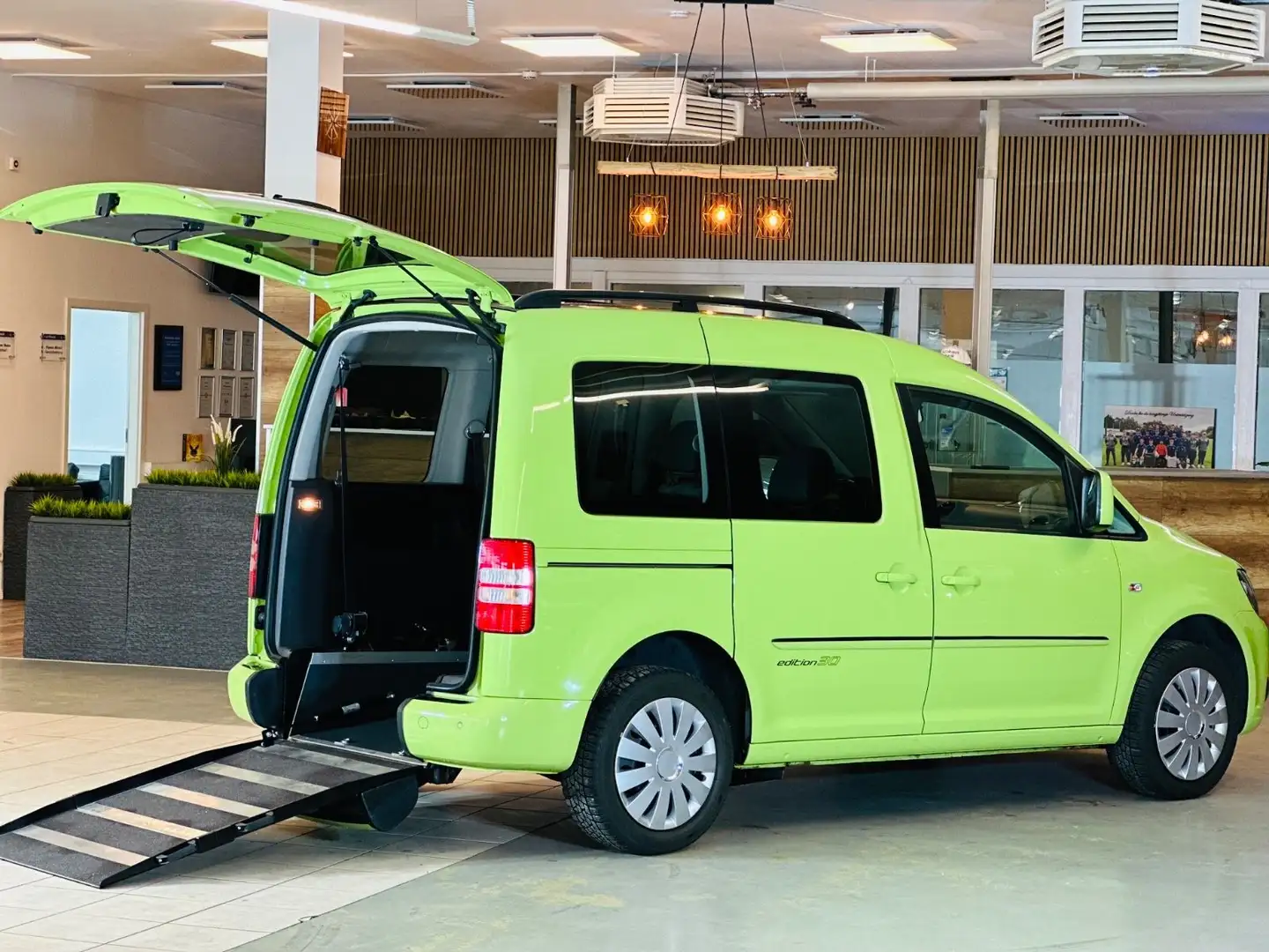 Volkswagen Caddy Behindertengerecht-Edition 30 Green - 1