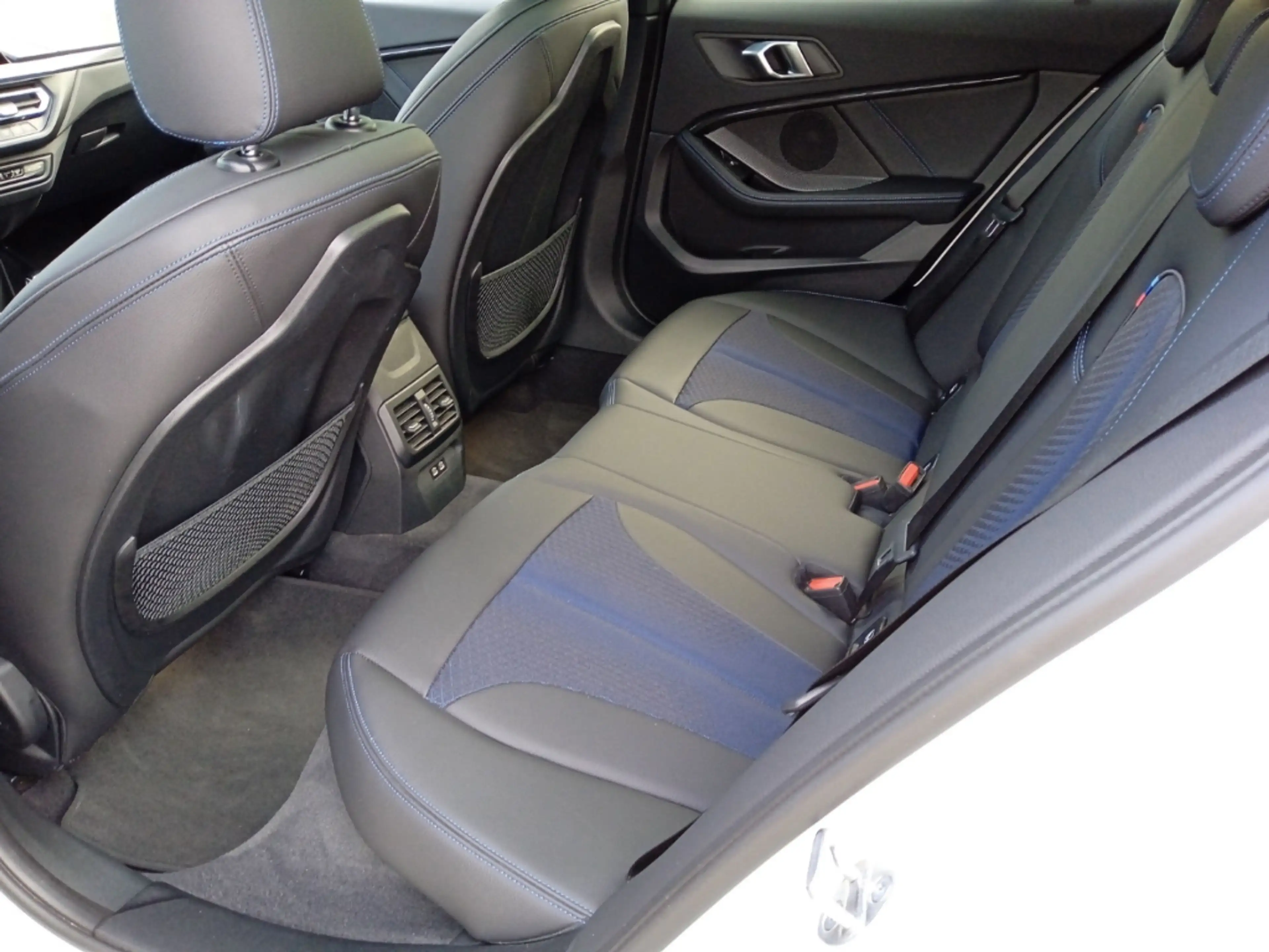 BMW 135 i xDrive Sportaut. Glasdach LED Komfortzug. Fernli — photo 12