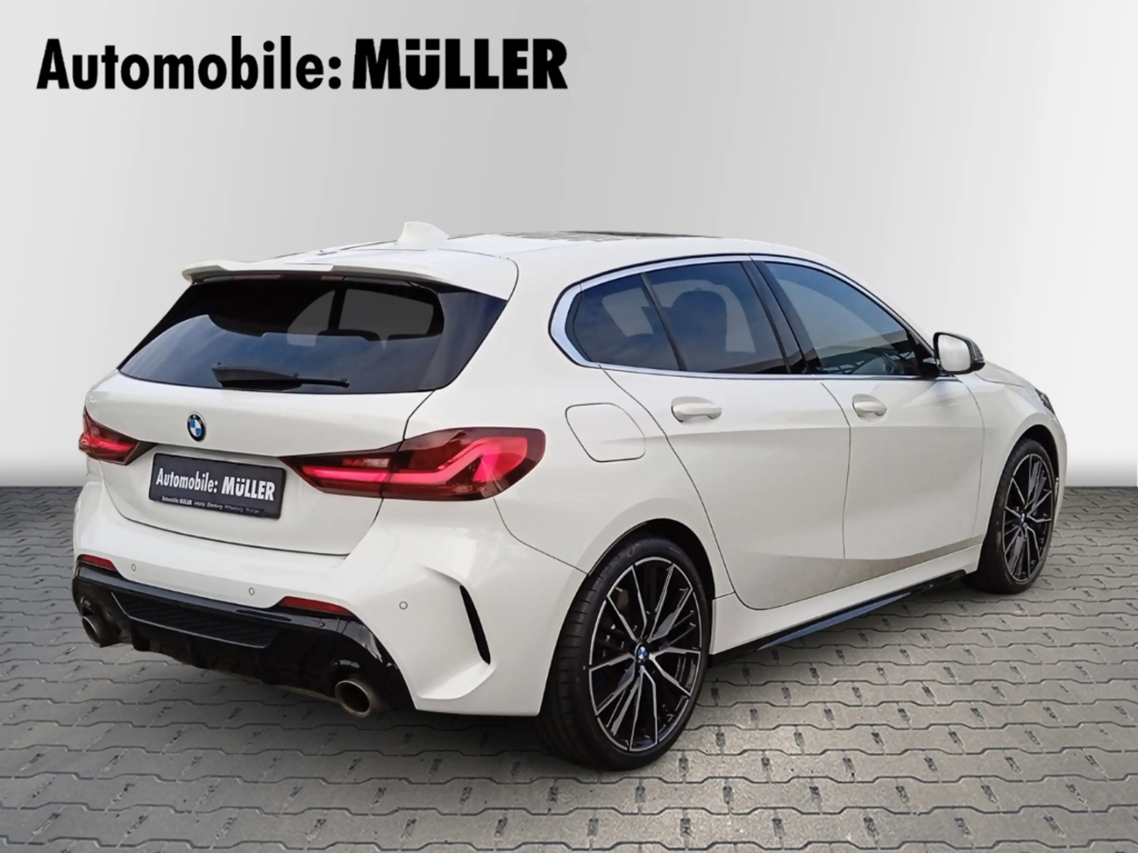 BMW 135 i xDrive Sportaut. Glasdach LED Komfortzug. Fernli — photo 8