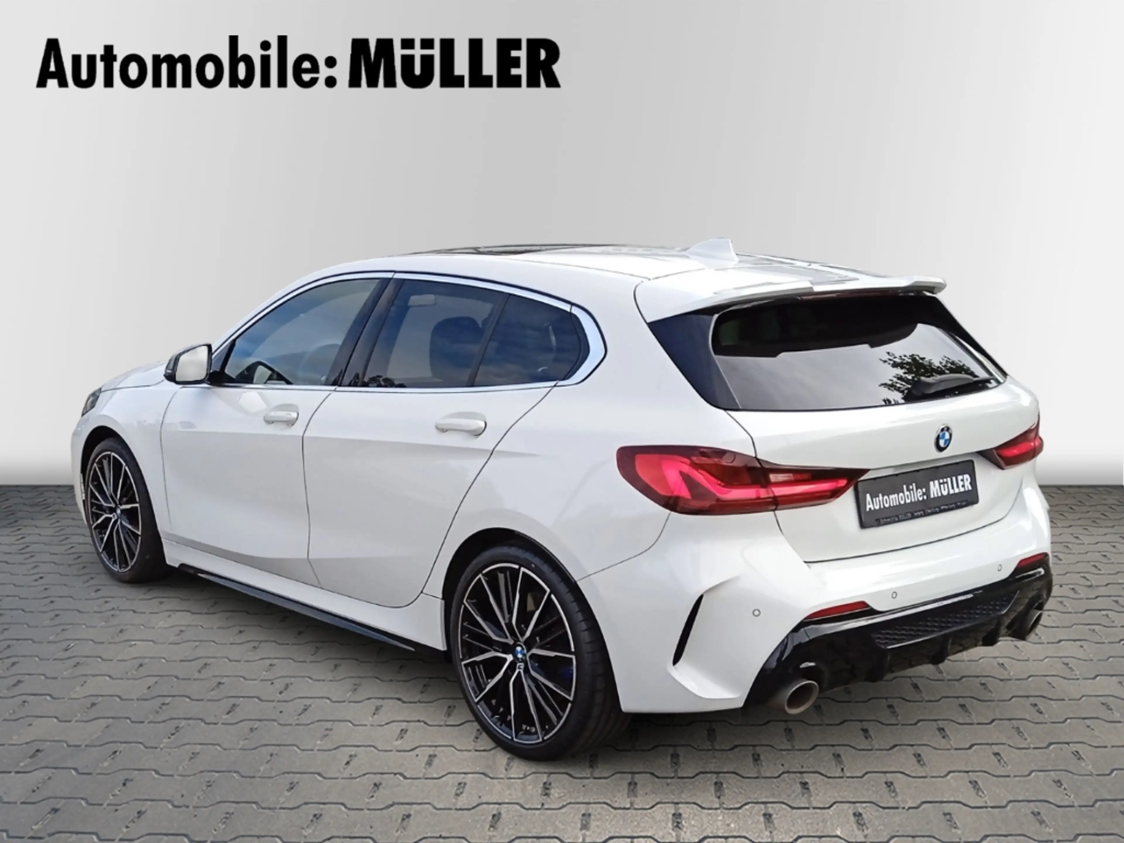 BMW 135 i xDrive Sportaut. Glasdach LED Komfortzug. Fernli — photo 6