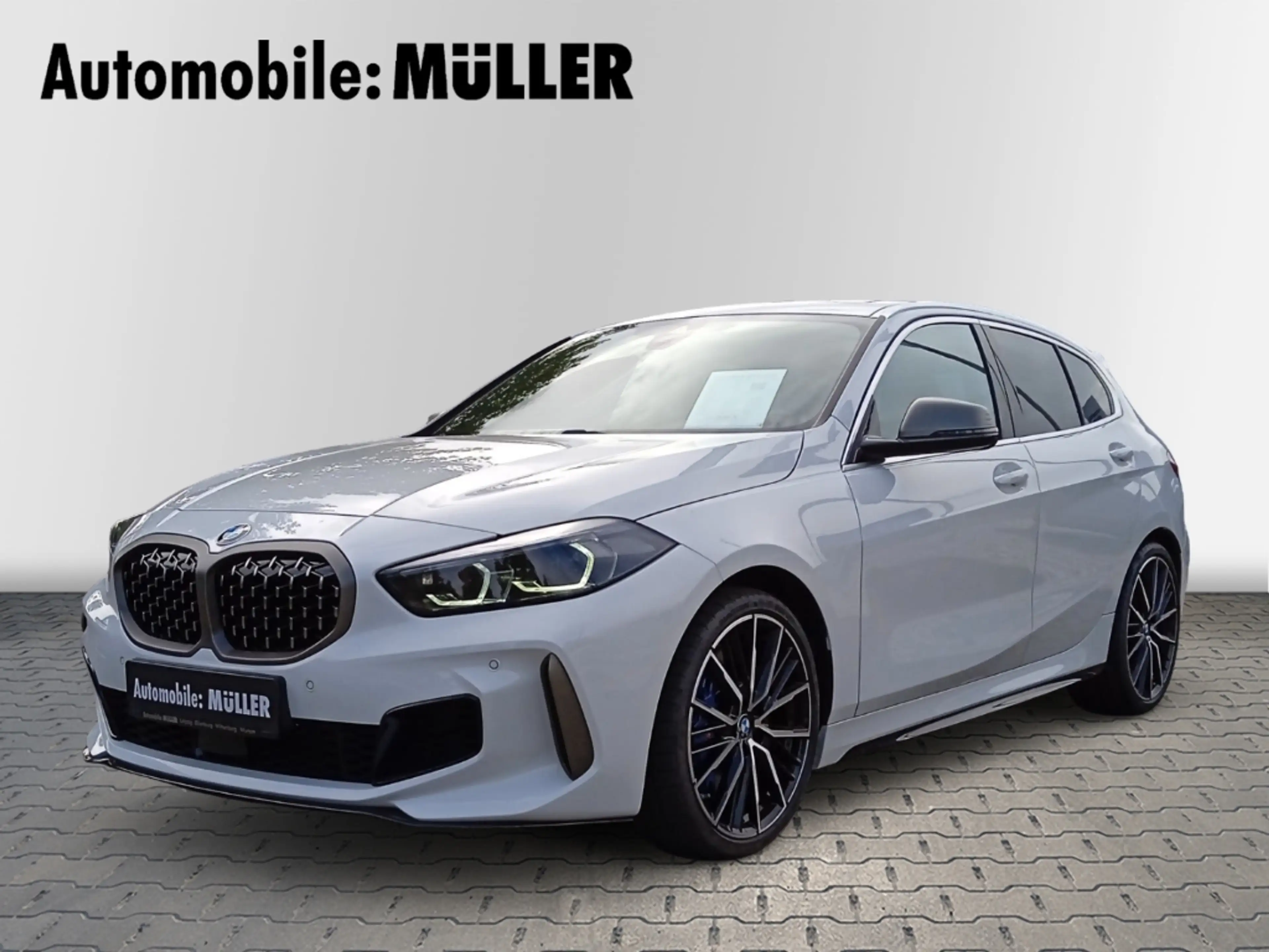 BMW 135 i xDrive Sportaut. Glasdach LED Komfortzug. Fernli