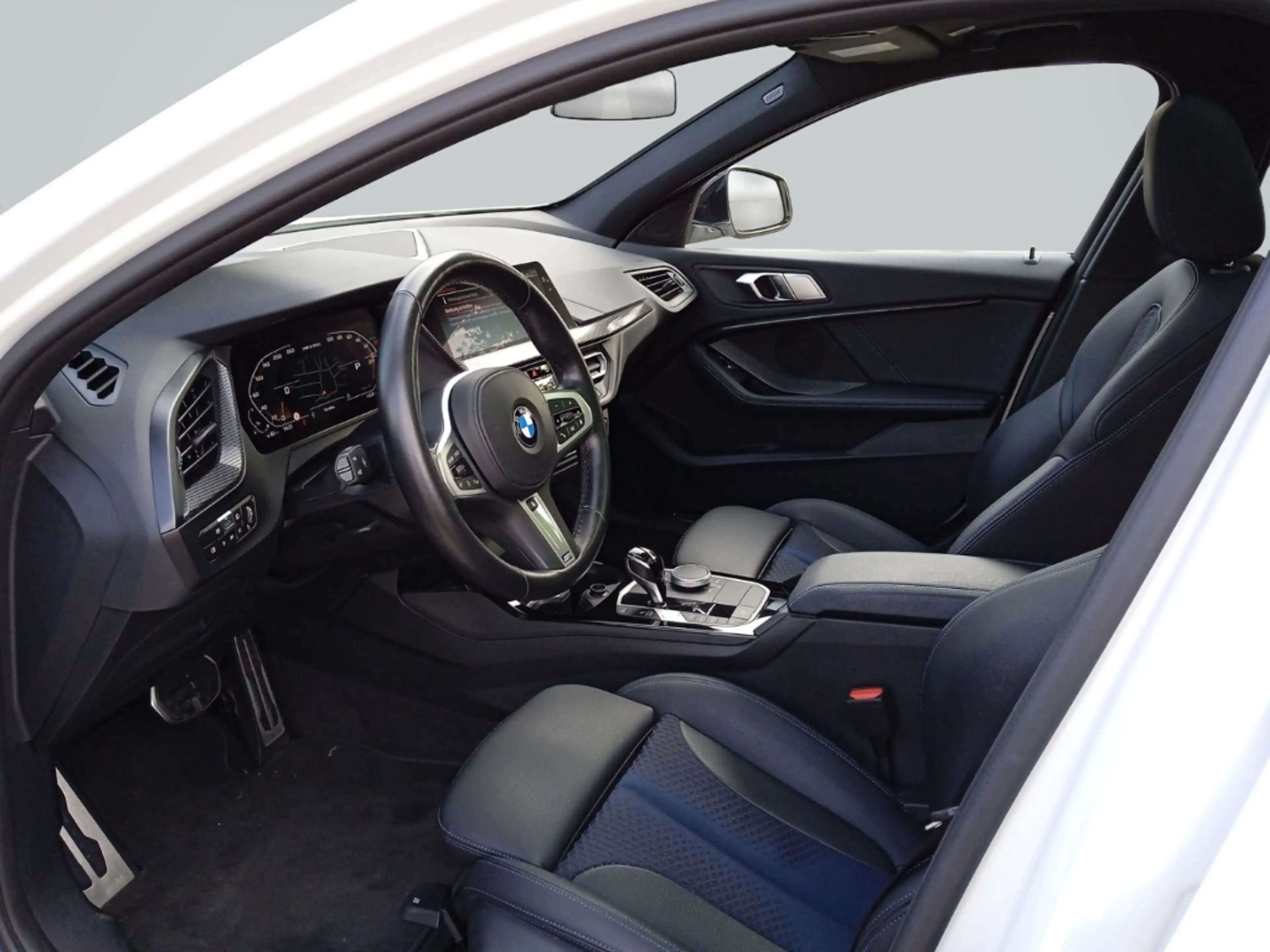 BMW 135 i xDrive Sportaut. Glasdach LED Komfortzug. Fernli — photo 13
