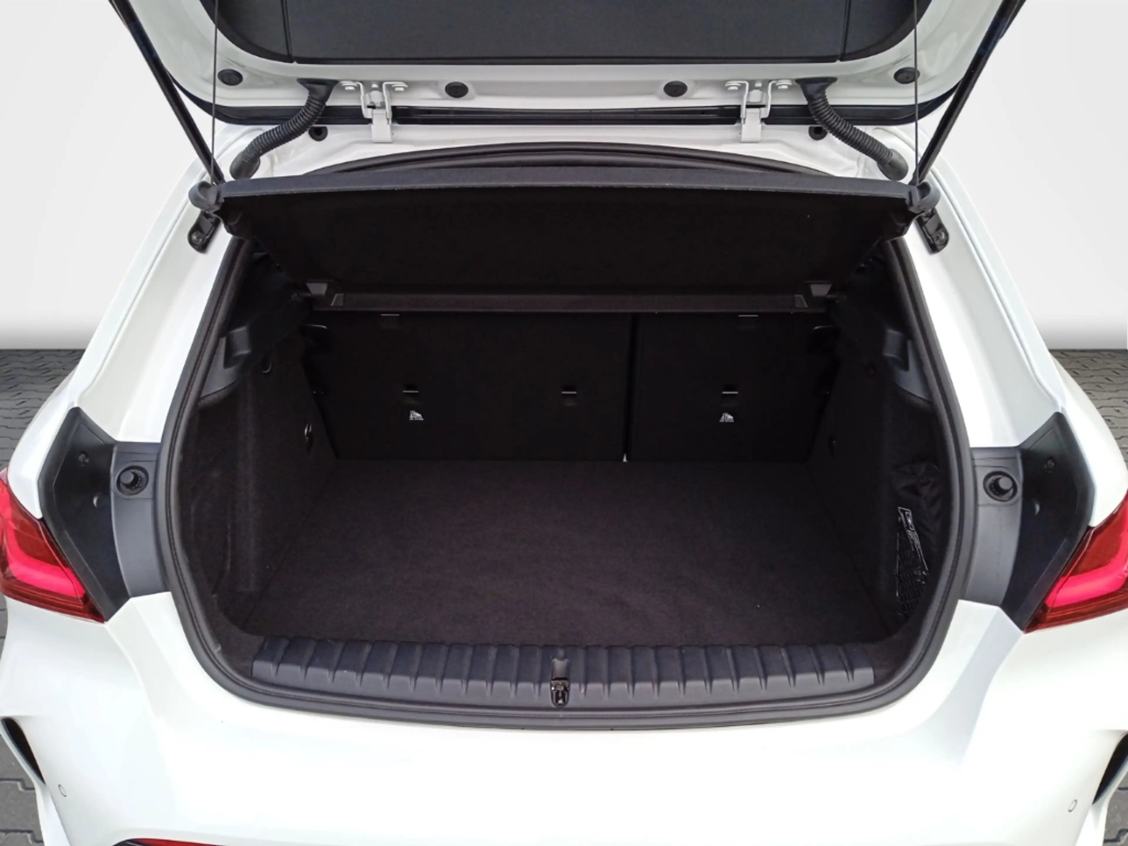BMW 135 i xDrive Sportaut. Glasdach LED Komfortzug. Fernli — photo 11