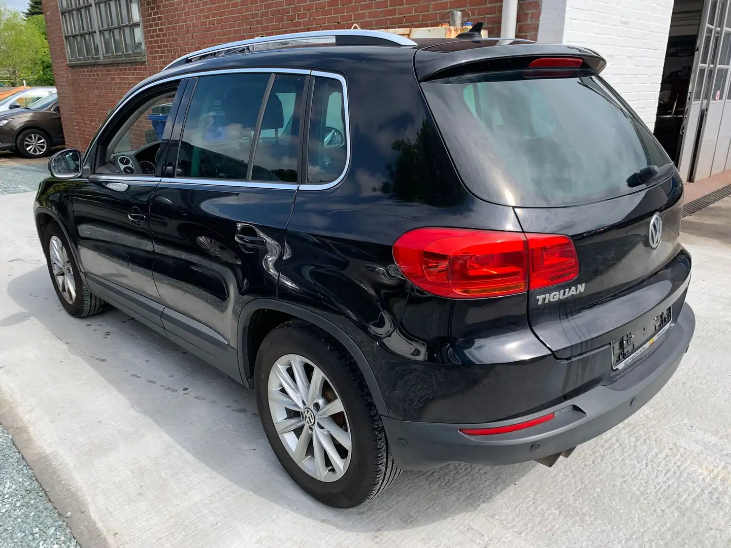 Volkswagen Tiguan 1.4 TSI Sport Zwart - 2