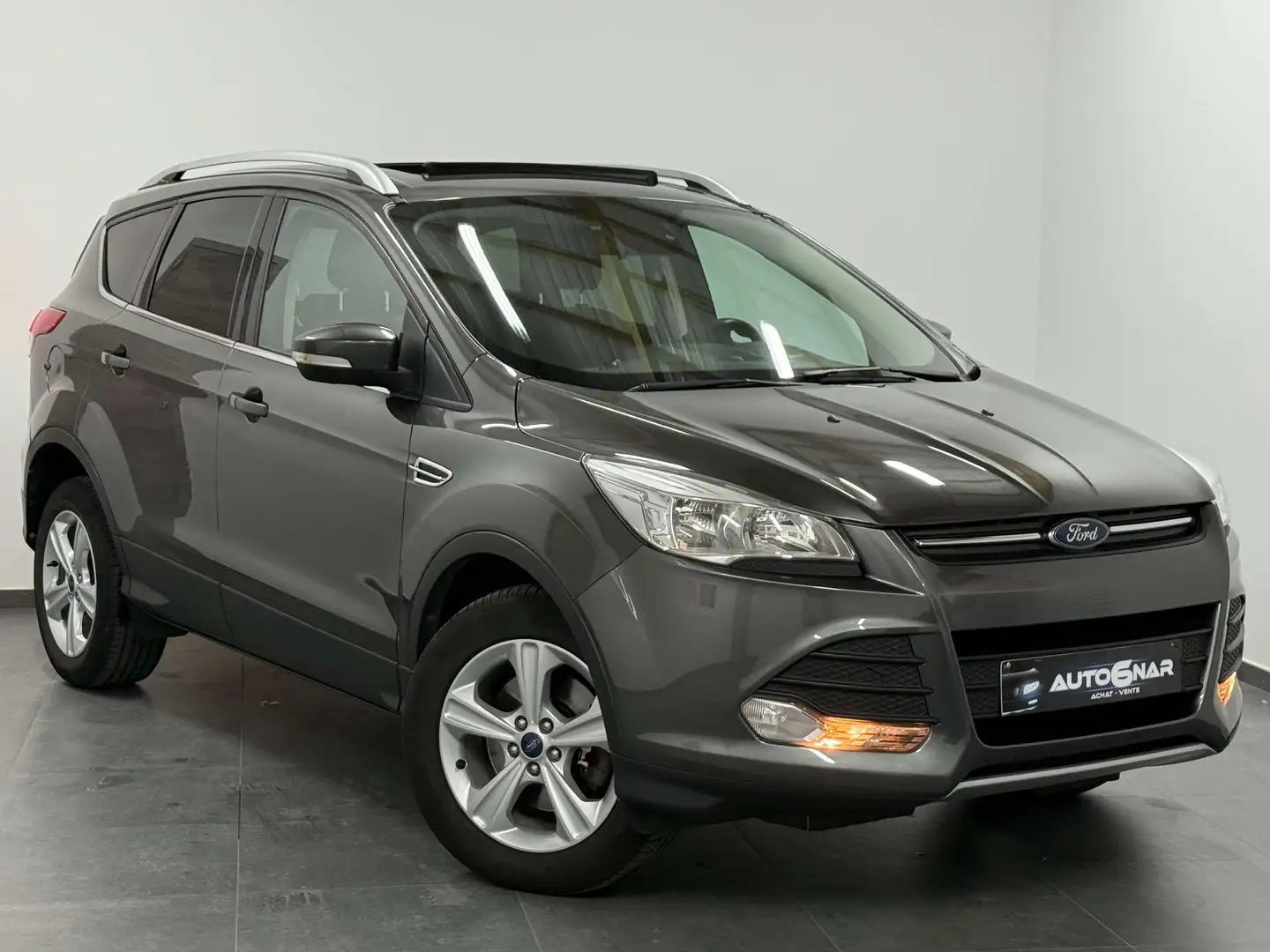 Ford Kuga 2.0 TDCi Euro6 - Navi - 1er Main - Carnet Argent - 1