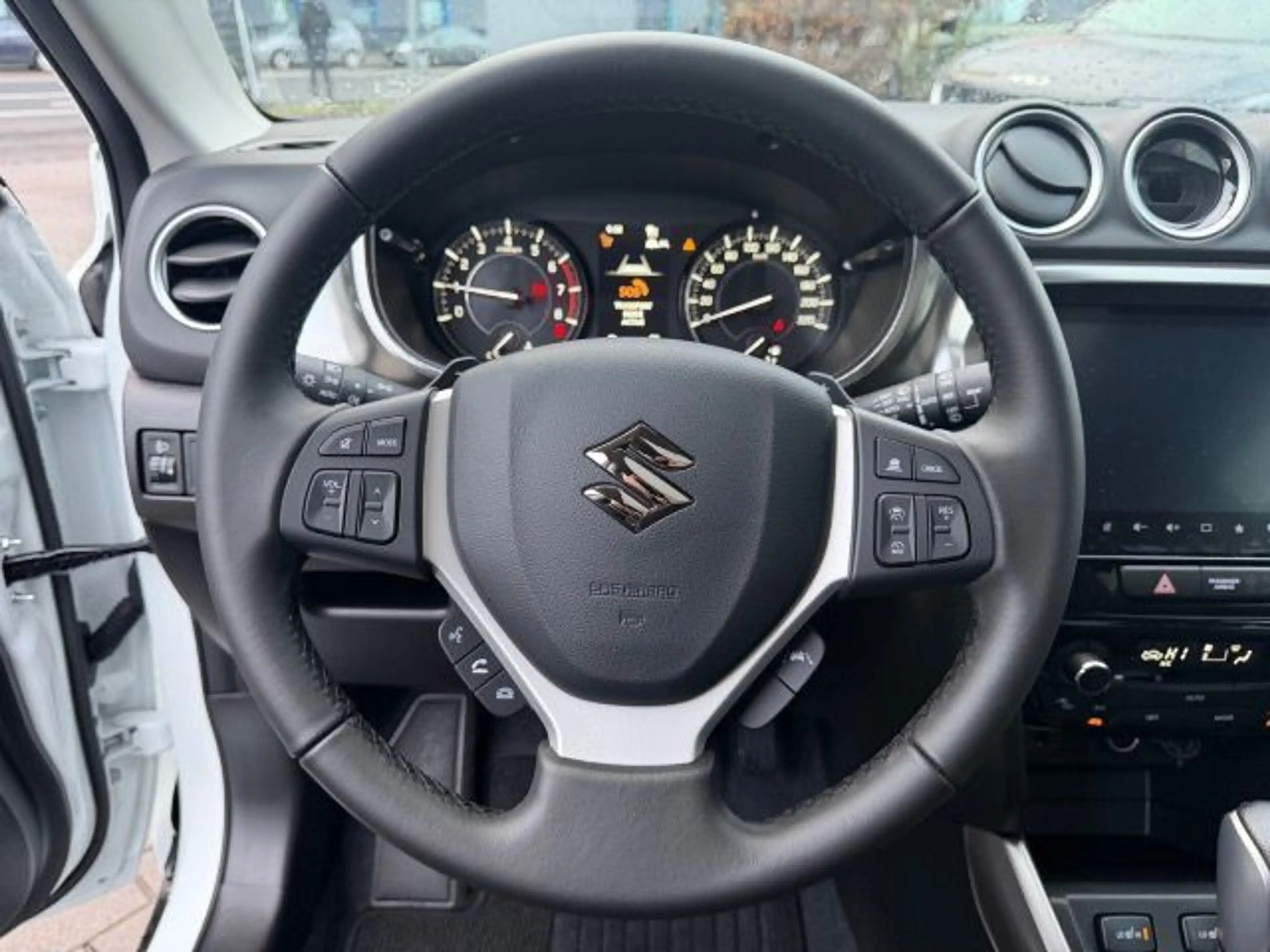 Suzuki Vitara VITARA 1.4 BOOSTERJET HYBRID ALLRAD 6AT COMFORT+ — photo 16