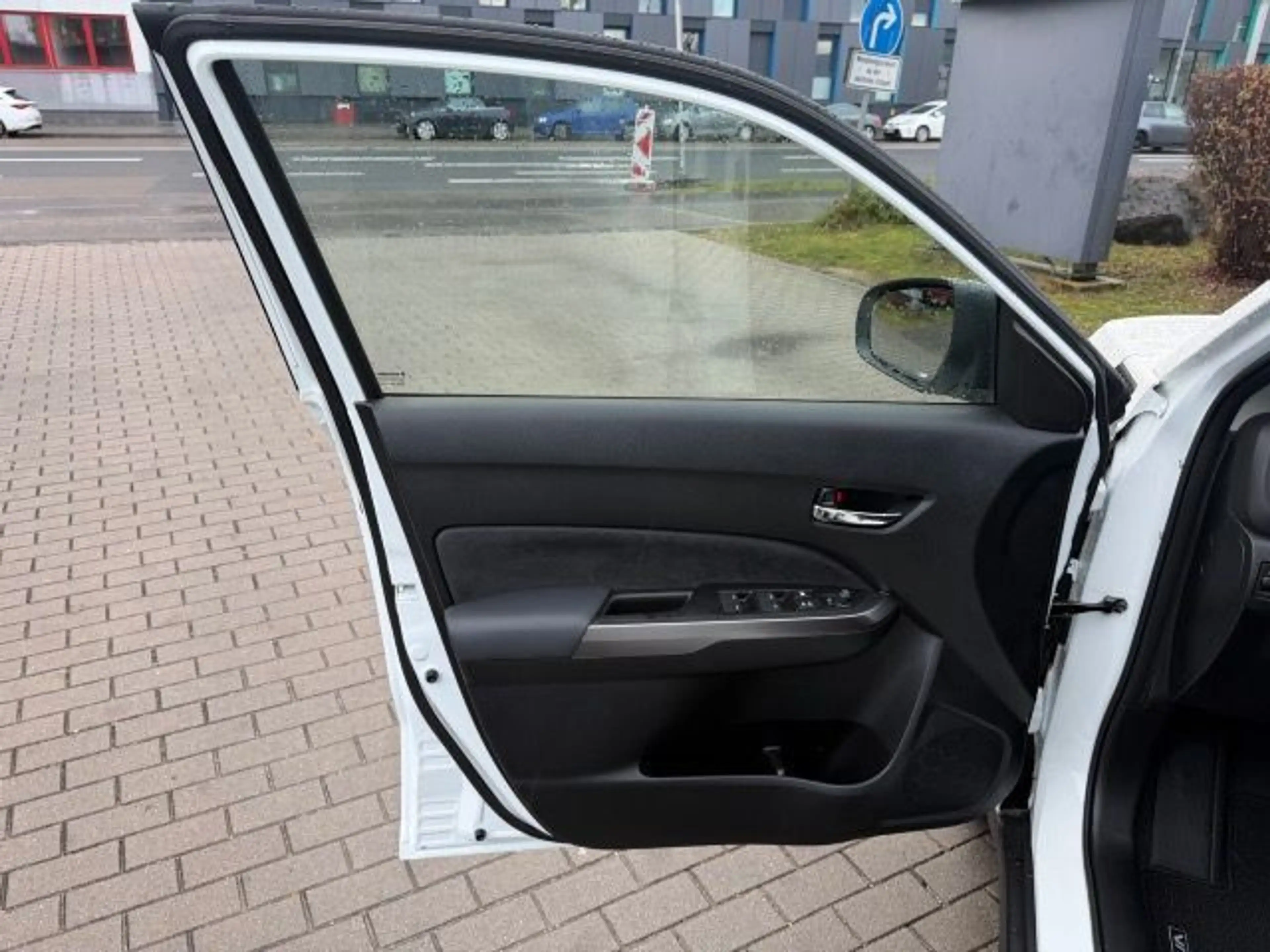 Suzuki Vitara VITARA 1.4 BOOSTERJET HYBRID ALLRAD 6AT COMFORT+ — photo 12