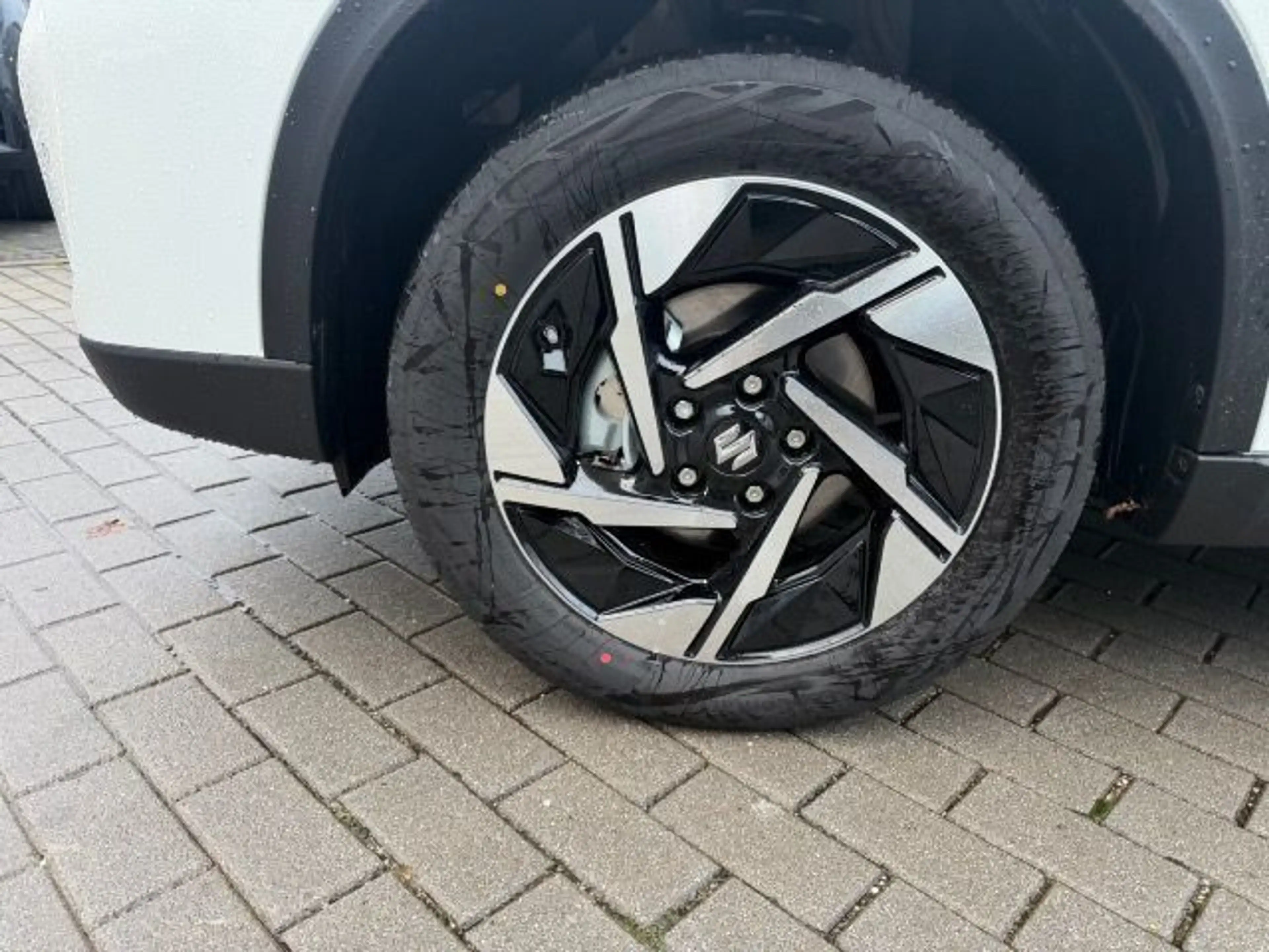 Suzuki Vitara VITARA 1.4 BOOSTERJET HYBRID ALLRAD 6AT COMFORT+ — photo 24