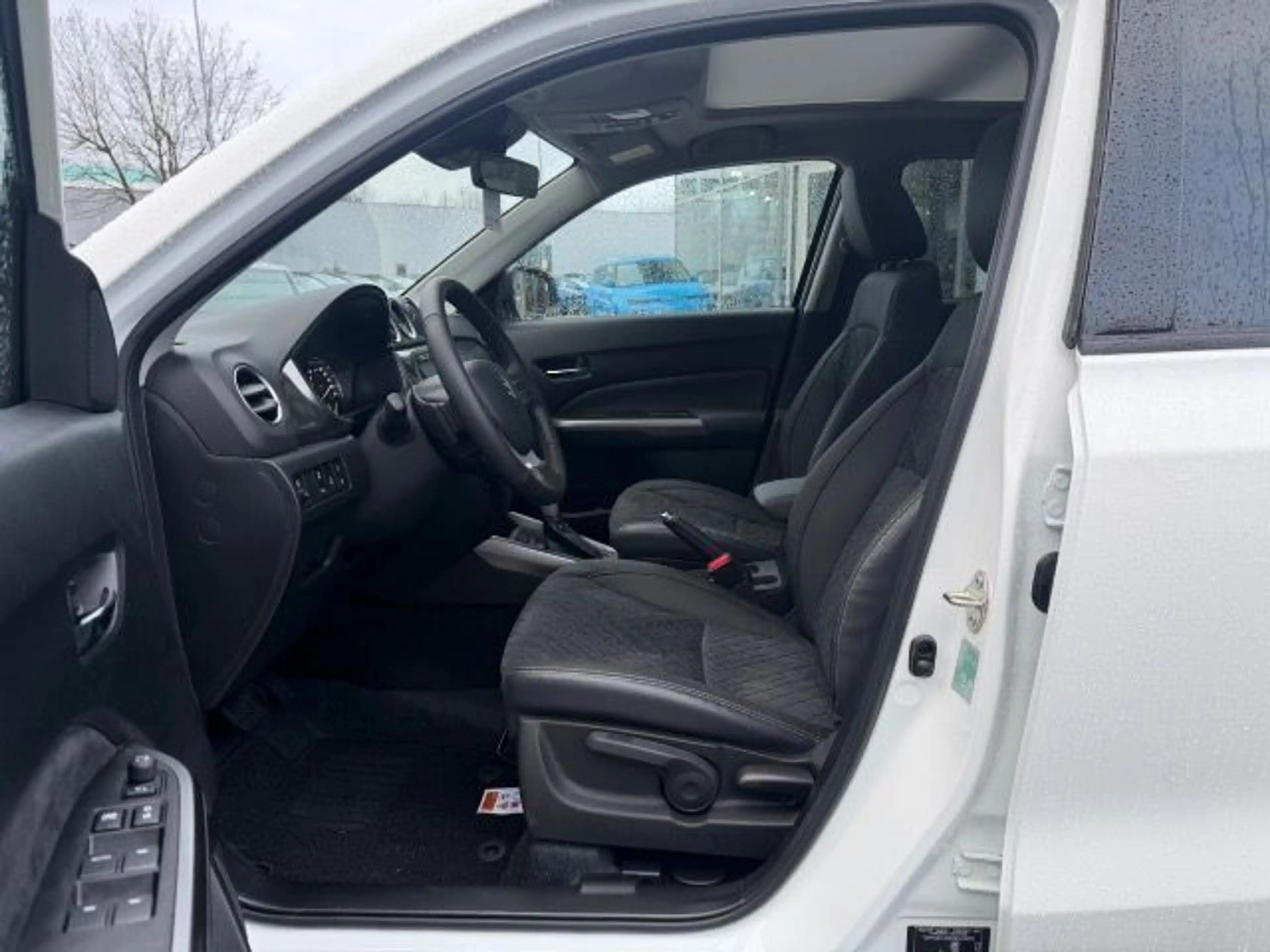 Suzuki Vitara VITARA 1.4 BOOSTERJET HYBRID ALLRAD 6AT COMFORT+ — photo 13
